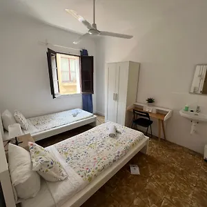 2* Guest house Youth - And Basic Drassanes