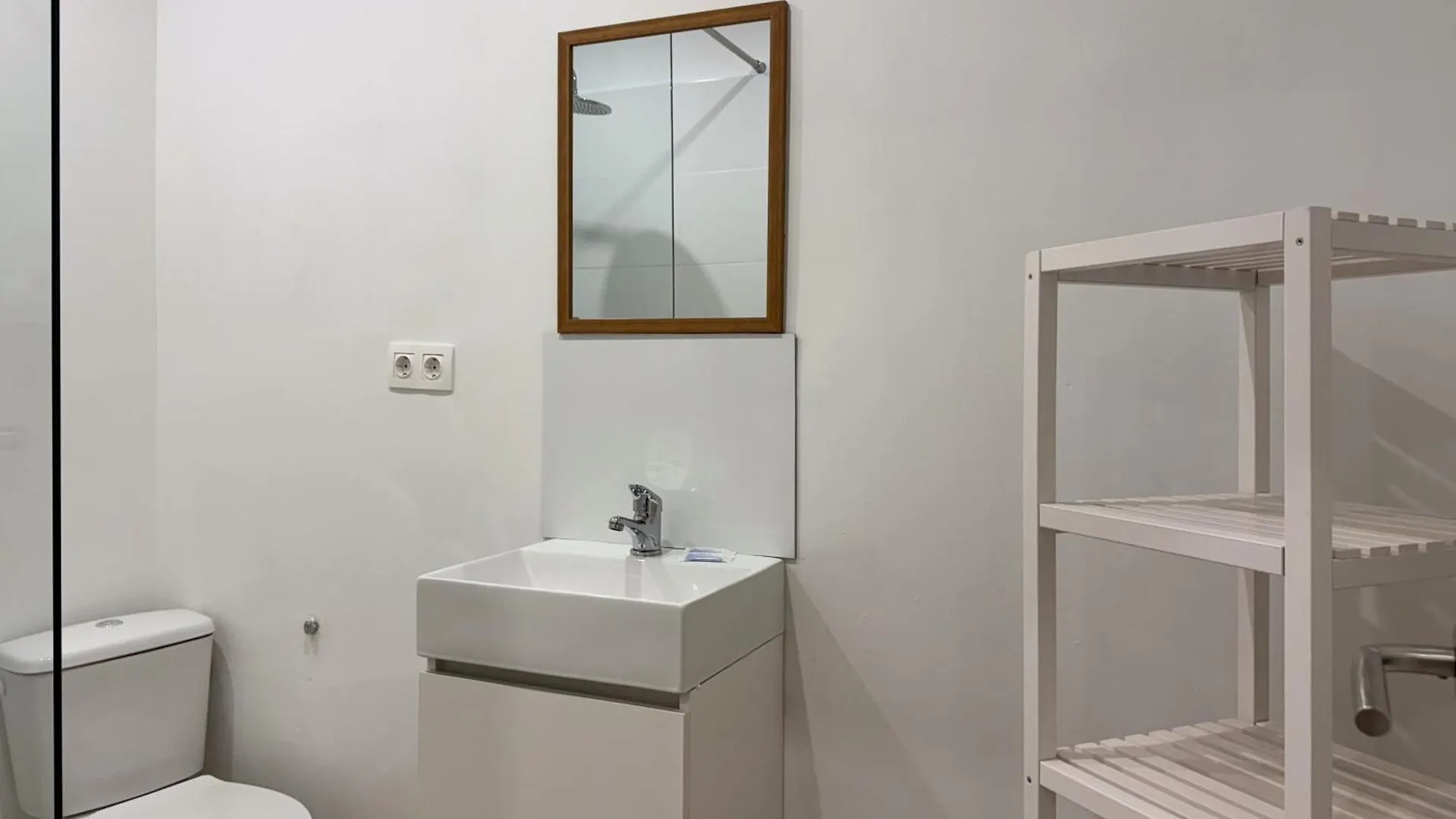 Hostal Oliveta Budget Barcelona Guest house
