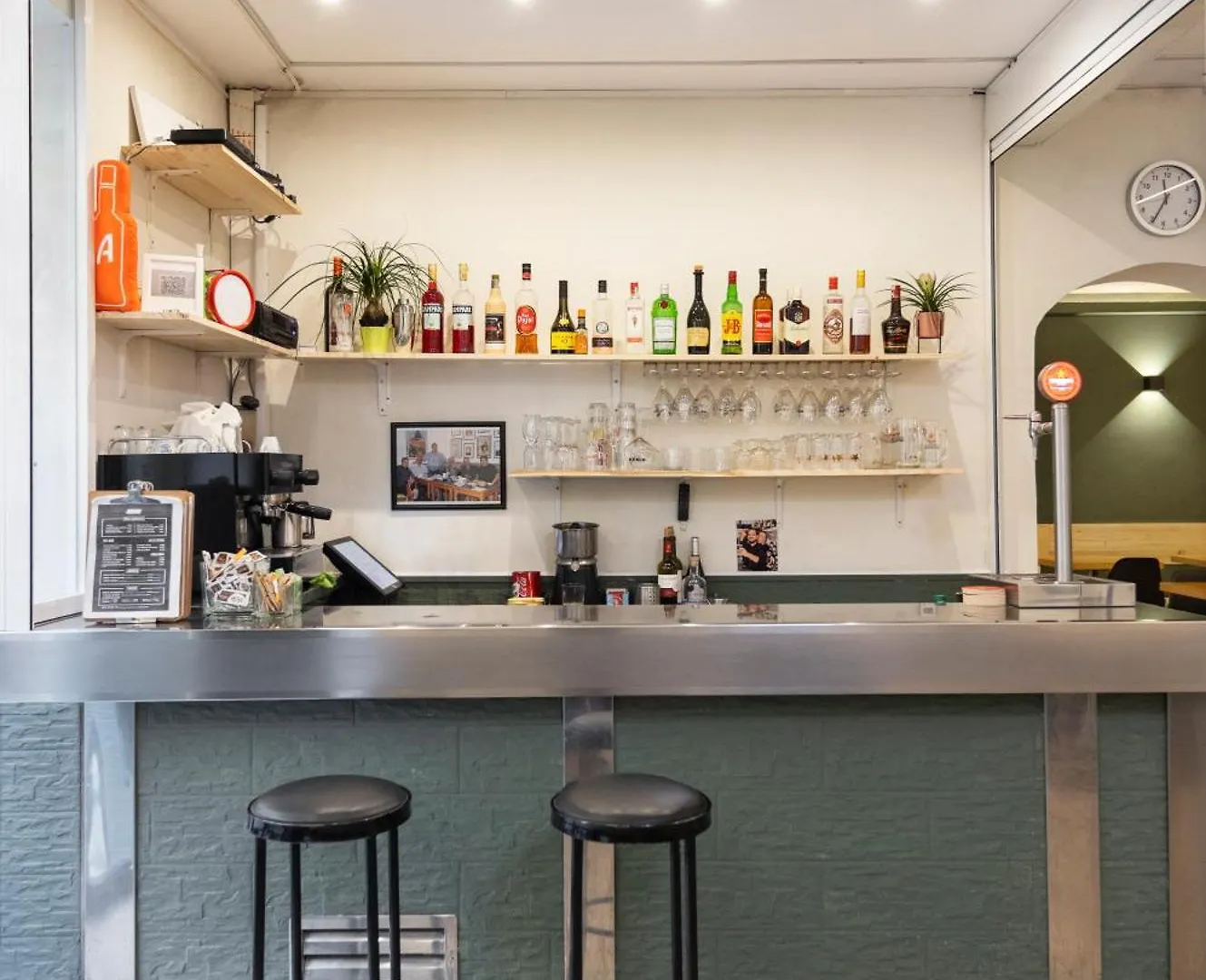 Hostal Oliveta Budget Barcelona Guest house